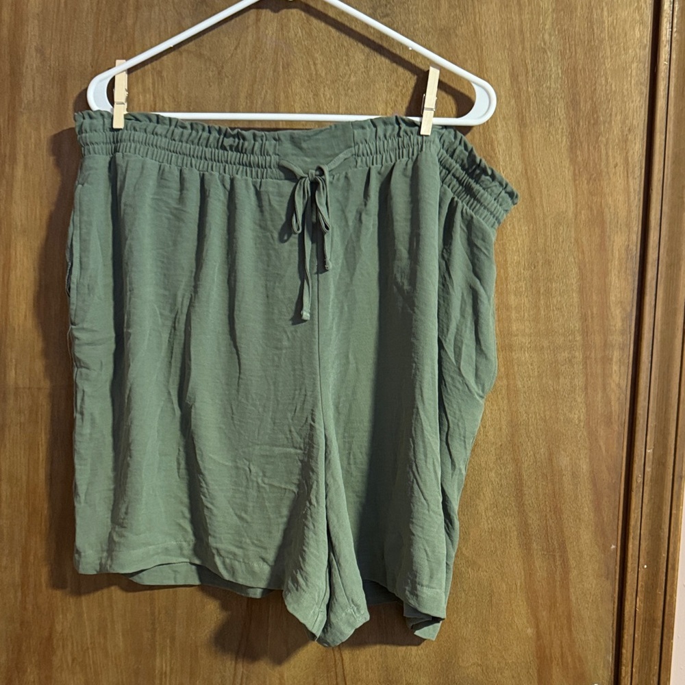 Simply Vera Vera Wang Green Women's Shorts